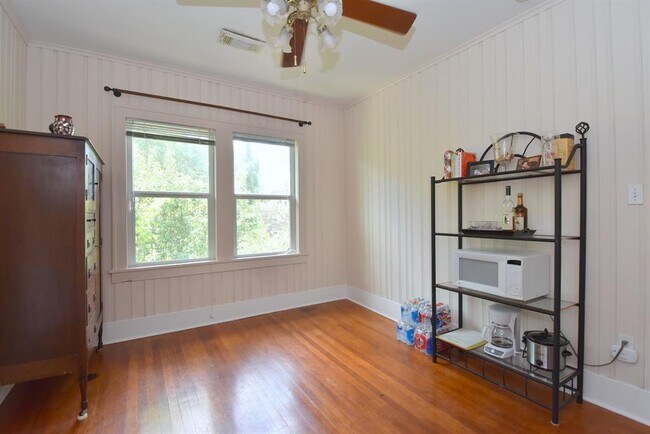 Building Photo - 1815 W Main St