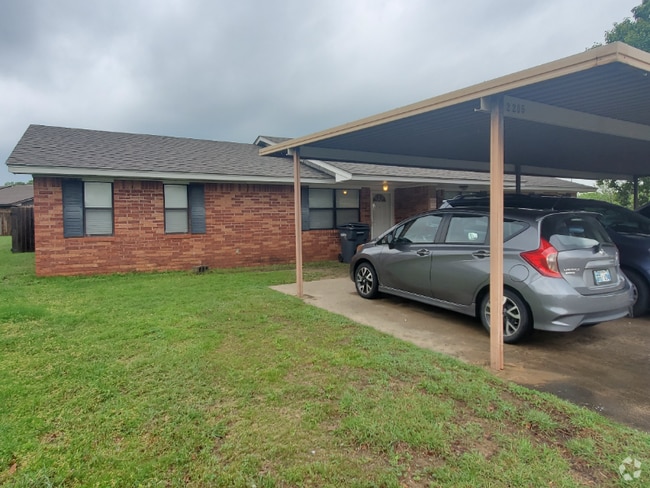 Building Photo - 2205 S Cedar Loop