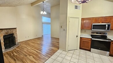 Building Photo - 8731 Croteau Dr