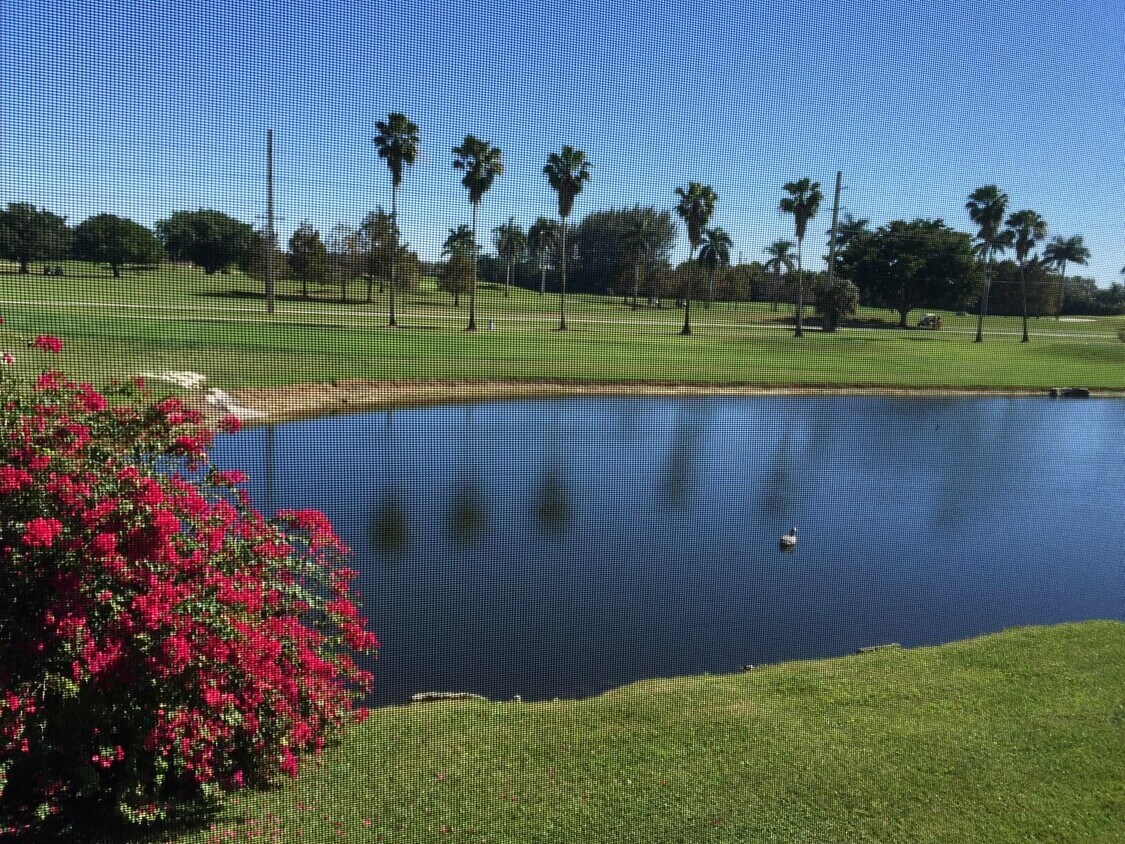 9220 S Hollybrook Lake Dr Unit 204, Pembroke Pines, FL 33025 Condo