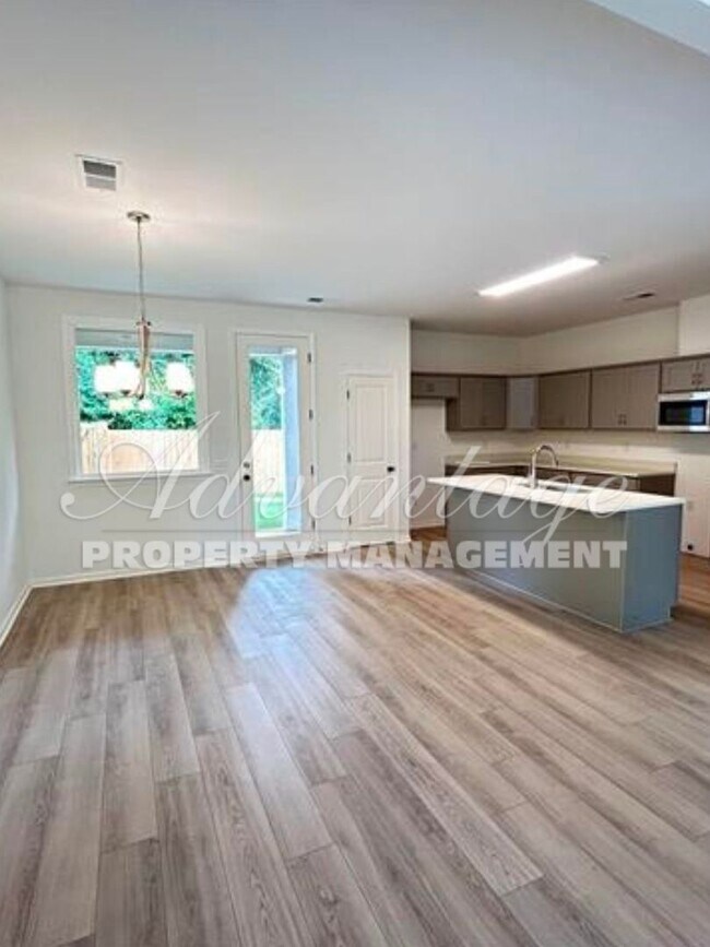 Building Photo - Gorgeous Home For Rent - All appliances in...