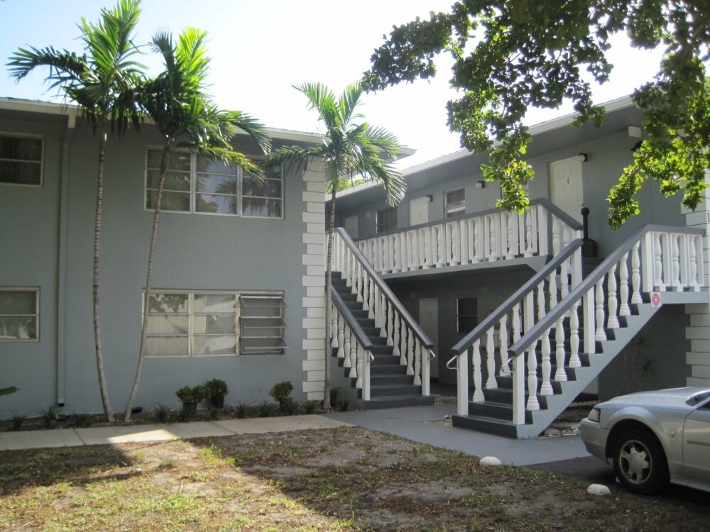Building Photo - 1500 NE 50th Ct