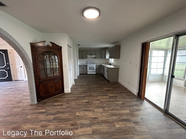 Building Photo - 3 br, 2 bath House - 1085 York Way