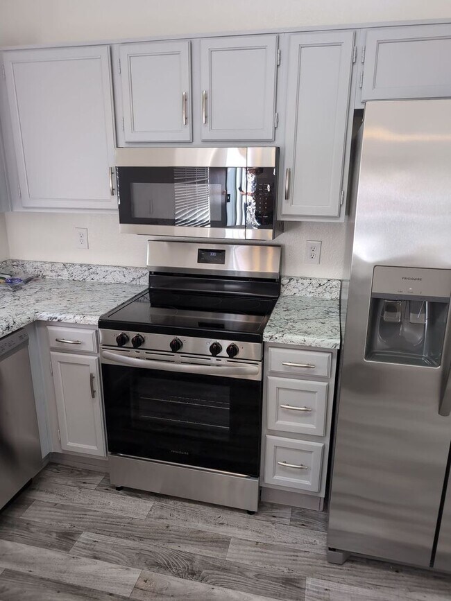 Foto del edificio - AVAILABLE NOW - NO HOA COMMUNITY!!!