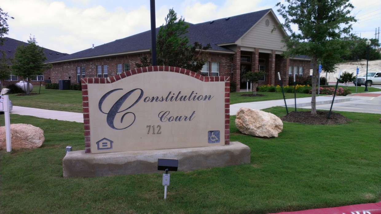 Foto principal - 712 Constitution Dr