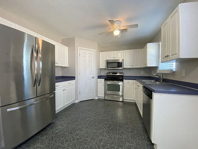 Building Photo - NE Columbia 3 Bedroom, 2 Bath home