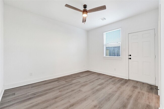 Foto del edificio - 3210 Frying Pan Pl