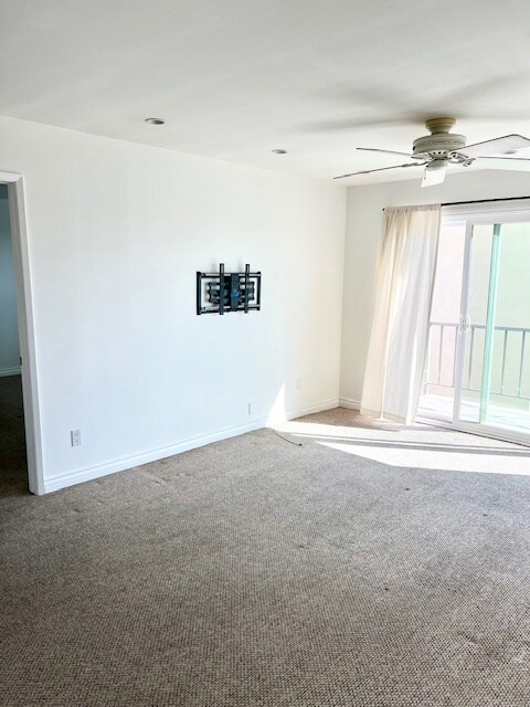 Living Room - 1600 Ardmore Ave