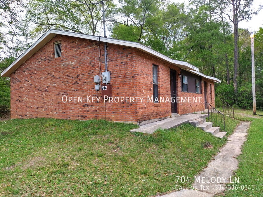 Primary Photo - 704 Melody Ln