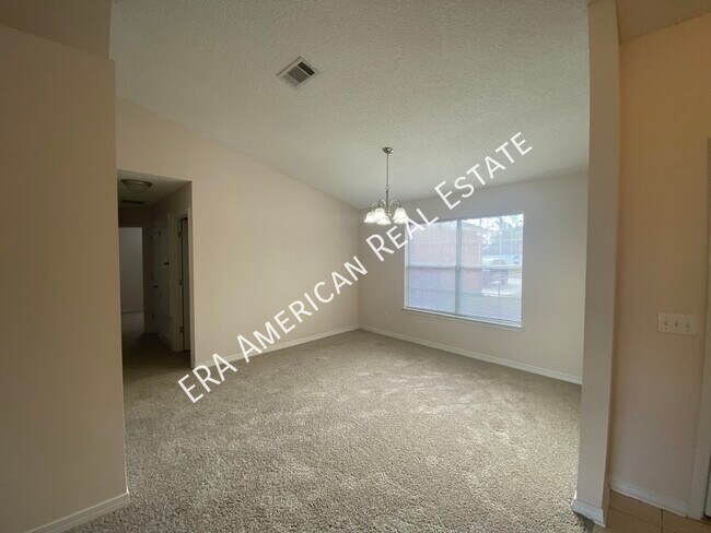 Foto del edificio - 7418 Woodmont Rd