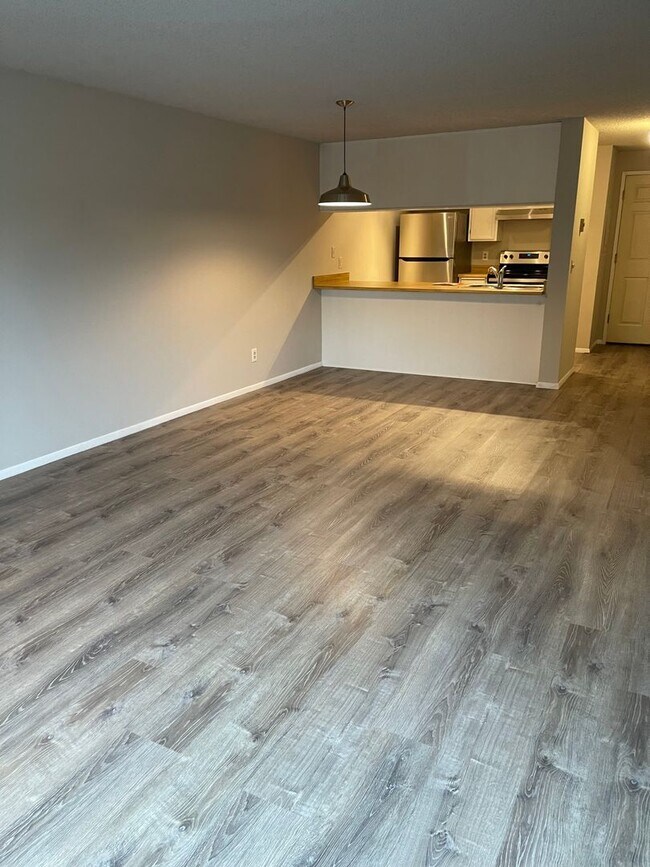Foto del edificio - Updated Condo at Northgate.