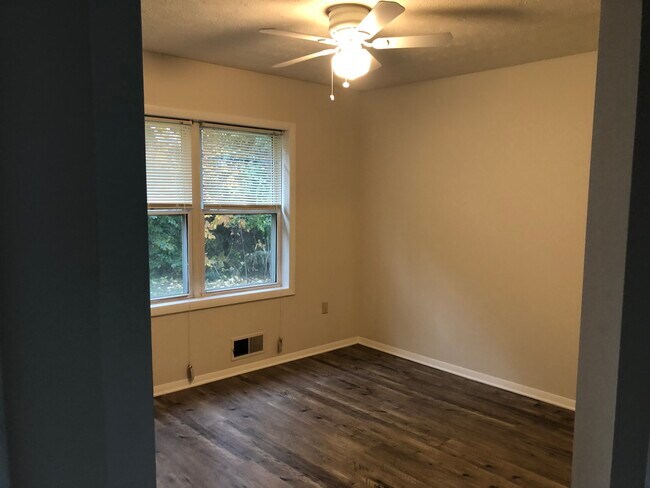 Building Photo - 17 Bluefield Mnr