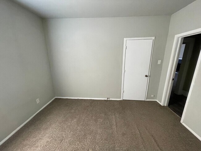 Foto del edificio - 3 bedroom, 2 bath