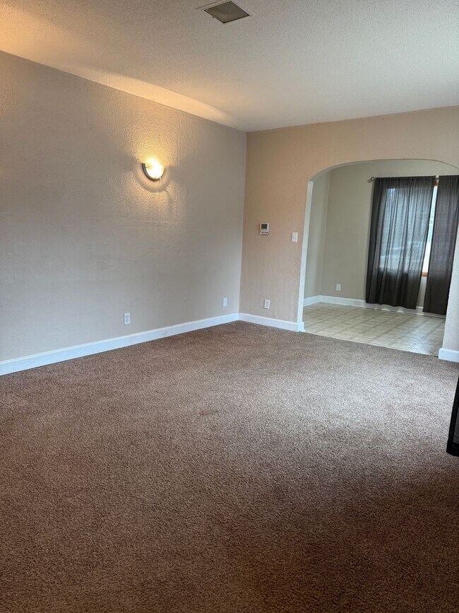 Foto del edificio - 3 Bedroom 1.5 Bath / House