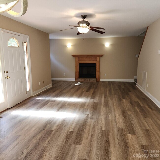 Building Photo - 208 Chuckwood Rd
