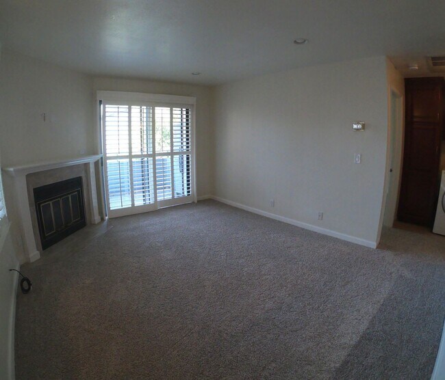Foto del edificio - Centrally located Cambrian Park Condo