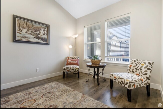 Foto del edificio - 457 N Woodland Rd