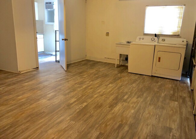 Building Photo - 4491 Mammoth Ave