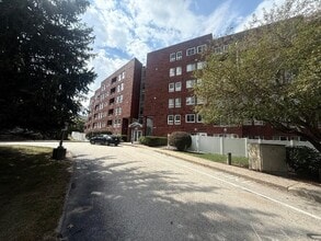 Building Photo - 160 Burkhall St