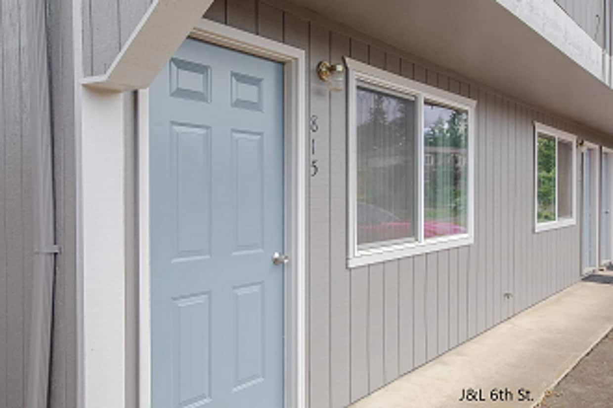 Primary Photo - Corvallis Triplex