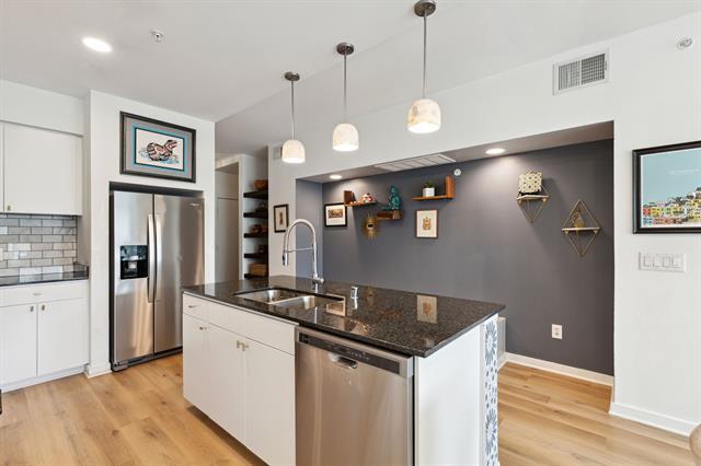 Foto del edificio - 4107 Bowser Ave