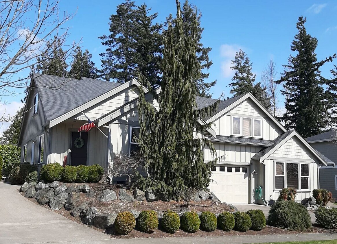 1441 Foxtail St, Lynden, WA 98264 Townhouse for Rent in Lynden, WA