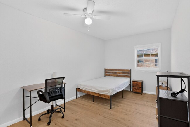 Foto del edificio - 404 Nottingham Dr