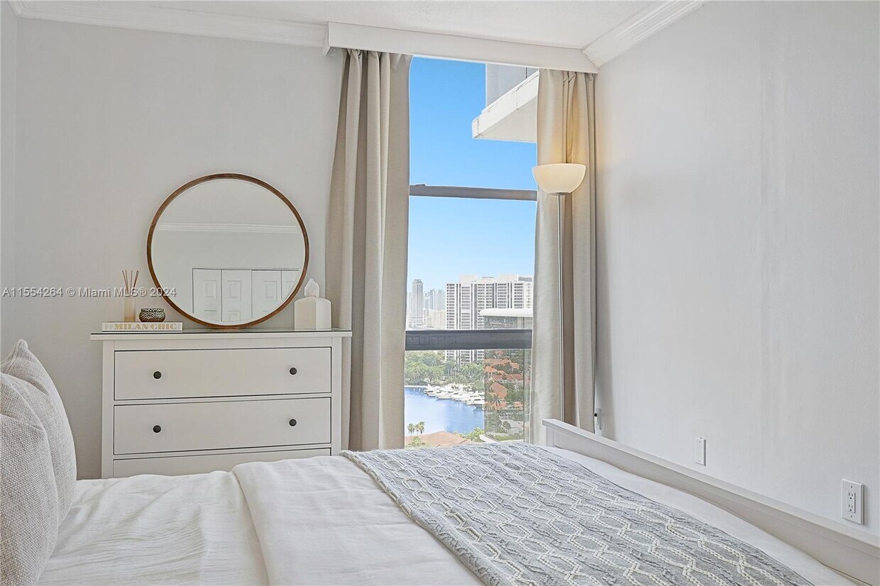 Protestors again question SMH COVID response, image size:1240x826