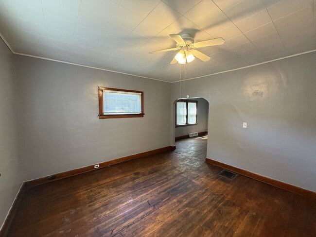 Building Photo - 7204 Lawn Ave