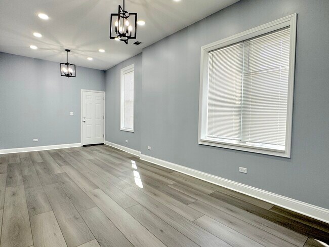 Foto del edificio - 1341 N Ashland Ave