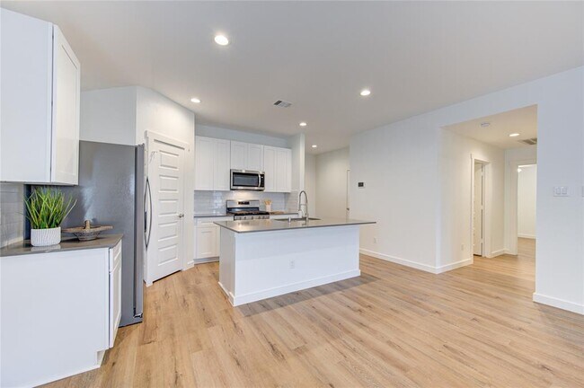 Foto del edificio - 29418 Emilys Rock Ln