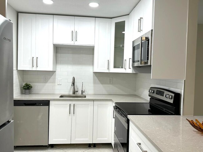 Building Photo - 185 Burgandy Way