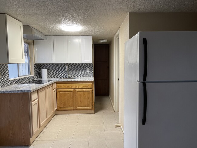 kitchenette - 1465 King Ln