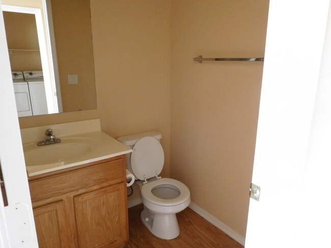 Building Photo - COMING SOON! Beautiful 4 Bed 2000+ SFT pro...