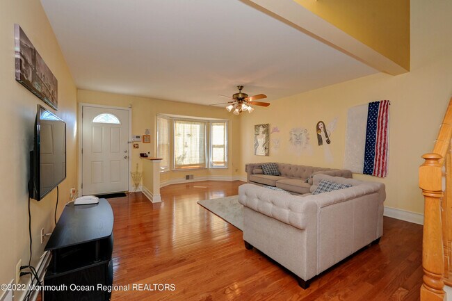 Building Photo - 25 Carriage Ln