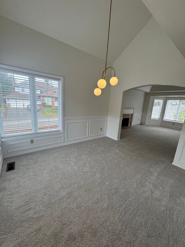 Building Photo - Gorgeous 3 Bedroom • 2.5 Bath Home Recentl...