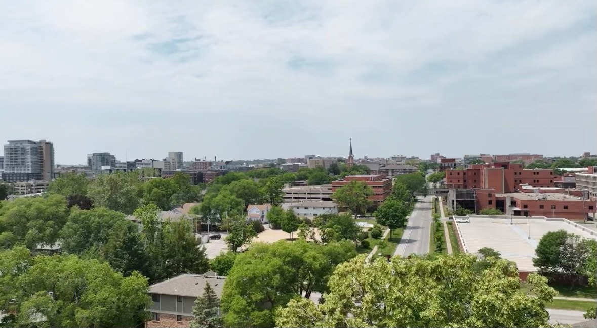 712 E Market St, Iowa City, IA 52245 Apartments in Iowa City, IA
