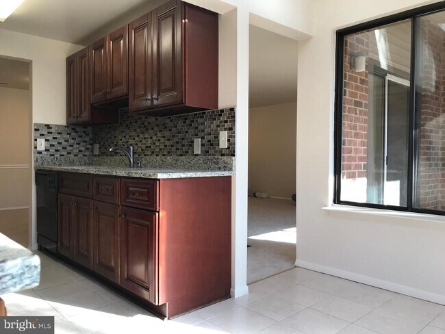 Building Photo - 18120 Chalet Dr