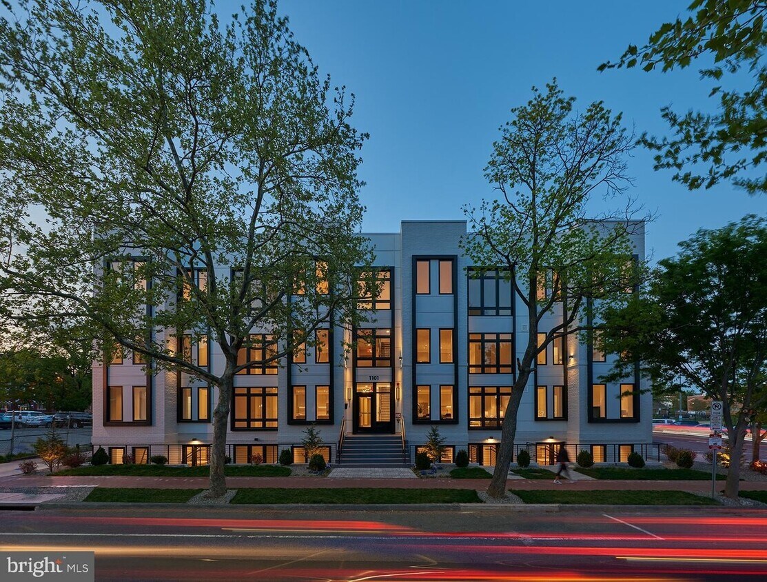 Primary Photo - 1101 Q St NW