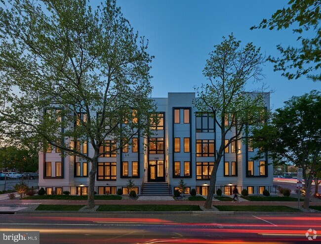 Building Photo - 1101 Q St NW