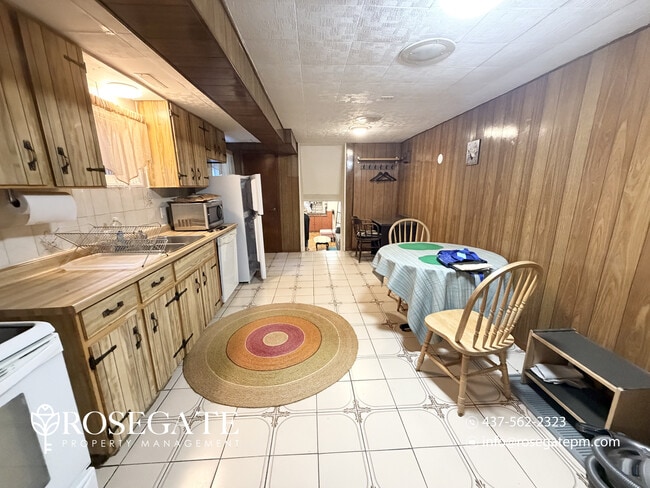 Building Photo - Fully Furnished All-Inclusive Rental with Internet & Everything You Need in Mississauga