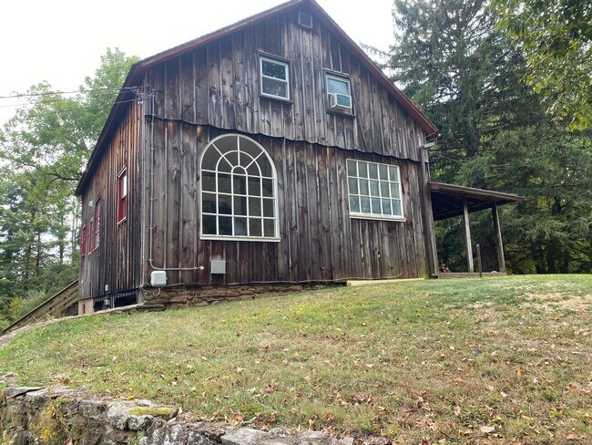 Foto del edificio - 143 Peters Ln