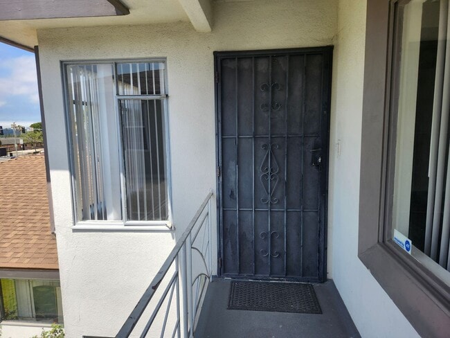 Building Photo - 5259 W Slauson Ave