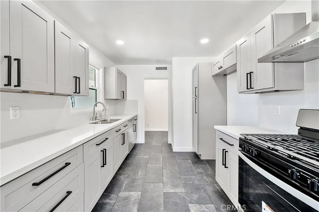 Building Photo - 1410 Central Ave