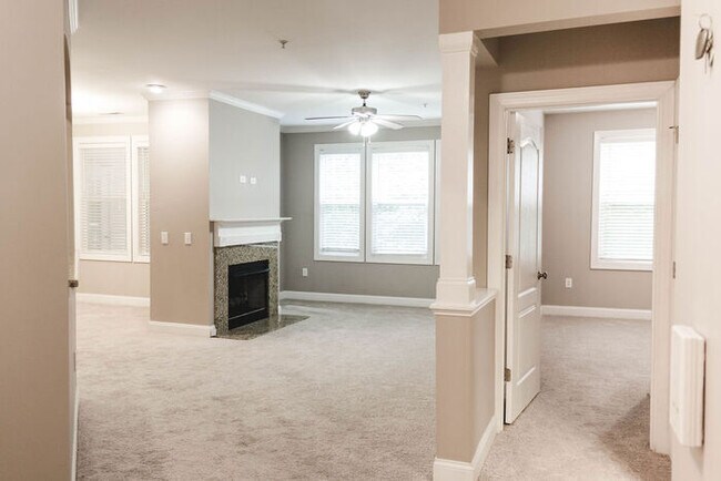 Building Photo - Beautiful 2BR Condo + Garage!