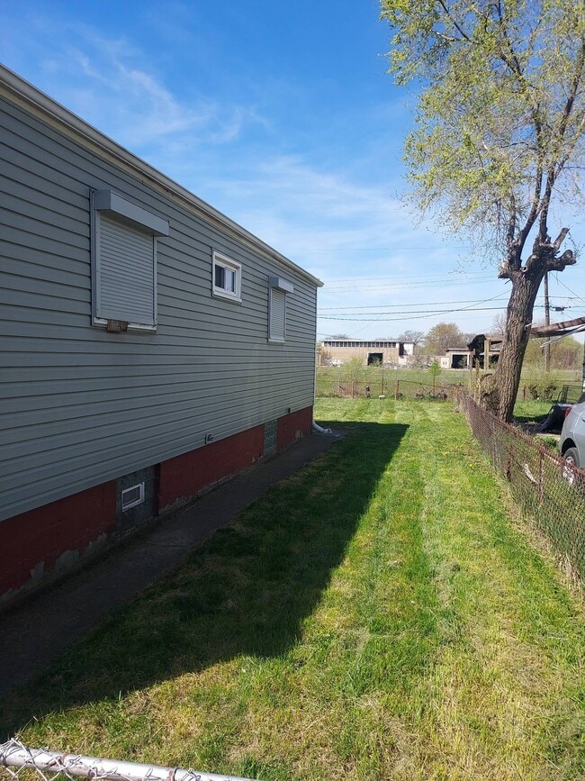 Building Photo - 2220 Pierce St