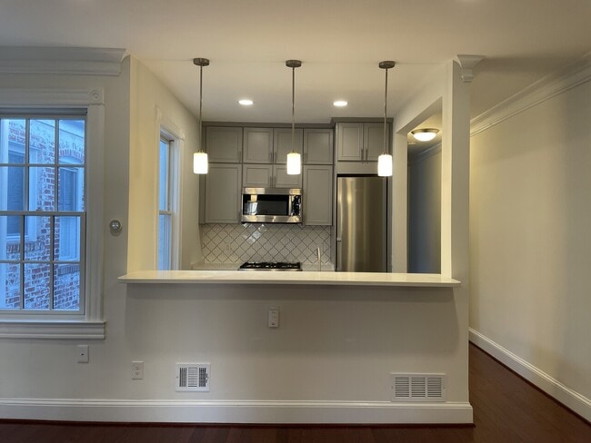Building Photo - 1654A Avon