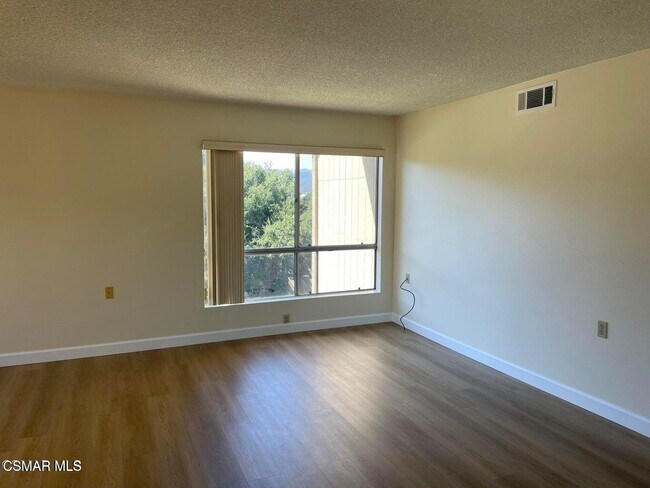 Foto del edificio - 286 Oak Leaf Dr