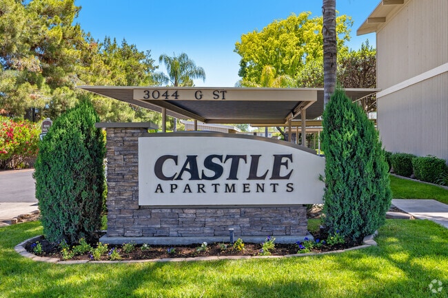 Primary Photo - Castle Apartments