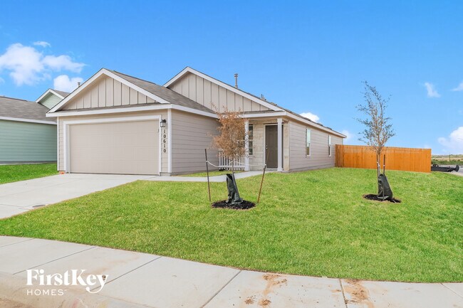 Foto del edificio - 10610 McClintock Dr